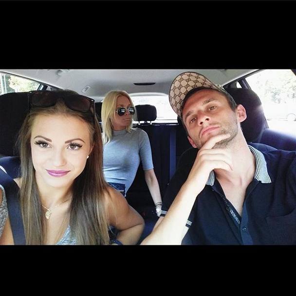 Marcelo Brozovic, centrocampista dell&#39;Inter, posta una foto su Instagram con due donne in auto (quella al suo fianco è la fidanzata, l&#39;altra la sorella): è lo spunto per l&#39;hashtag #epicbrozo